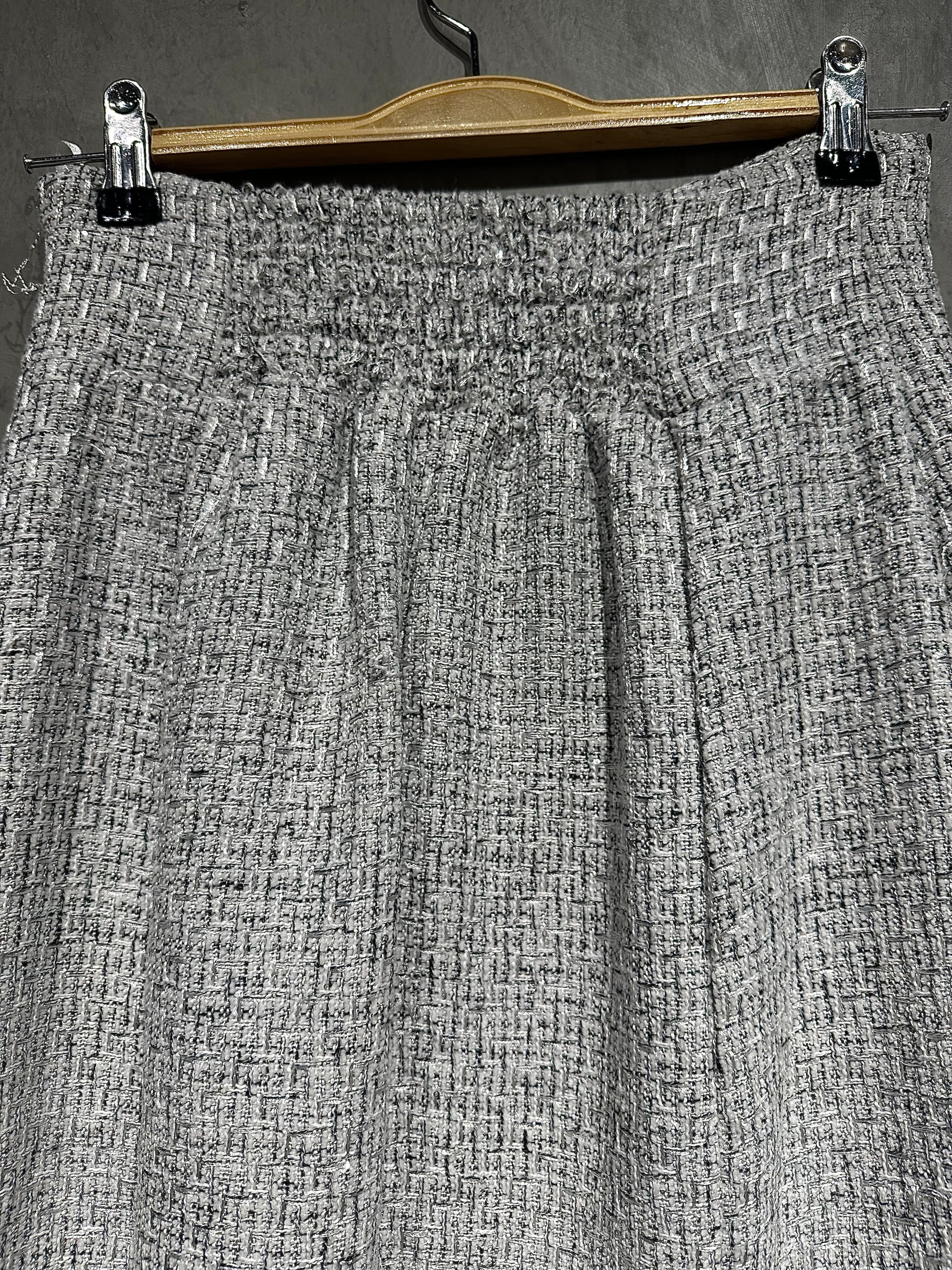 Skirt With Classic Tweet White & Black S018