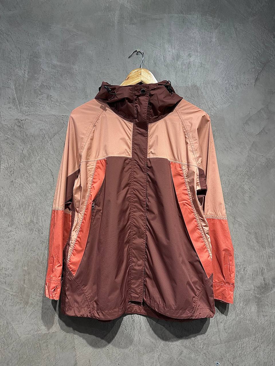 Windbreaker With Hoodie and Zipped Pockets Multi Colour W004