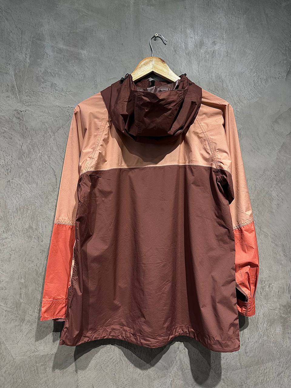 Windbreaker With Hoodie and Zipped Pockets Multi Colour W004