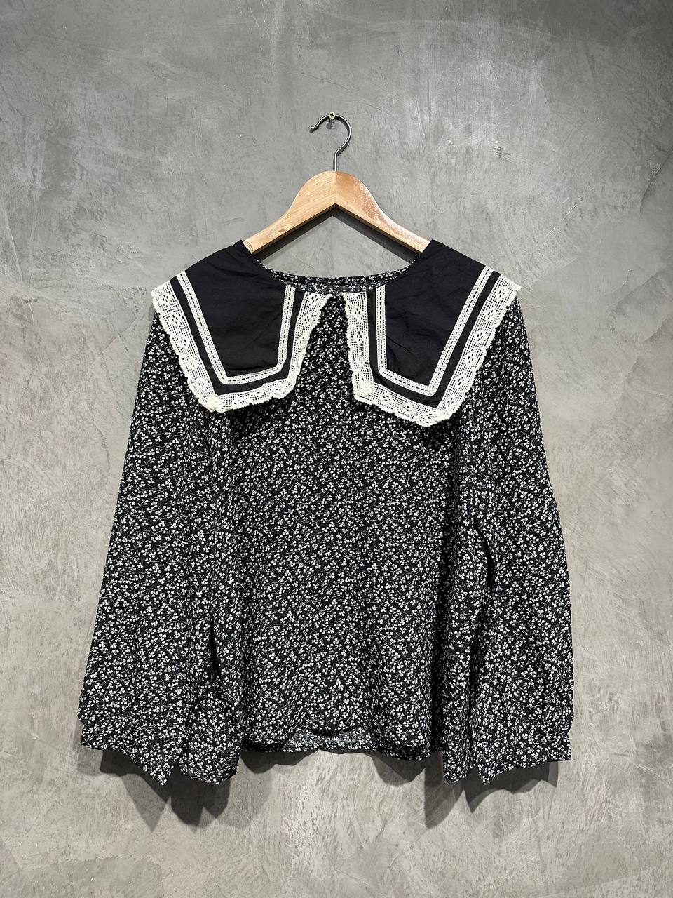 Blouse Peter Pan Chic Floral Black B169