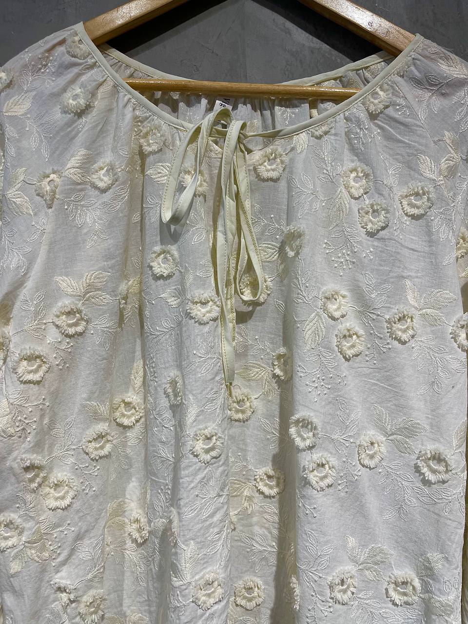 Blouse Embroidered Balloon Sleeved Cream B102