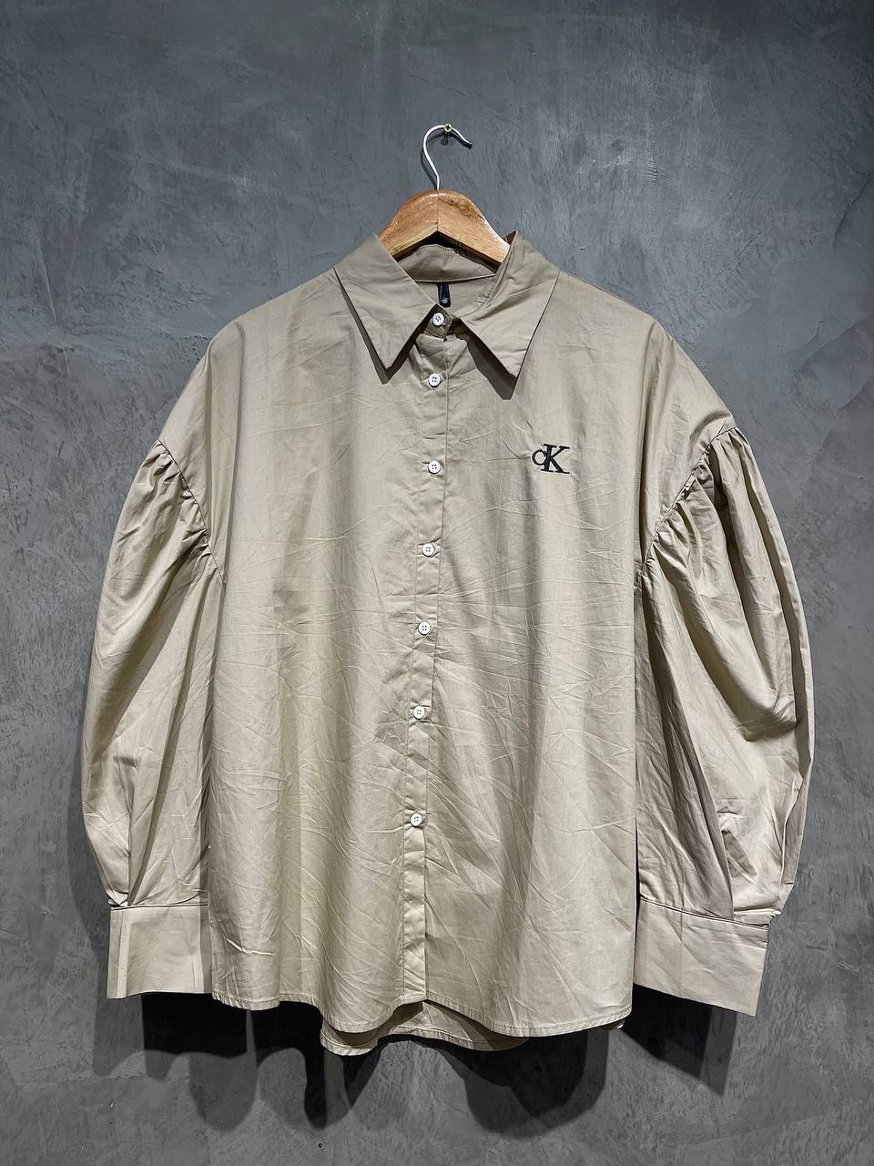 Blouse Baggy Full Button Puffed Shoulder Beige B158