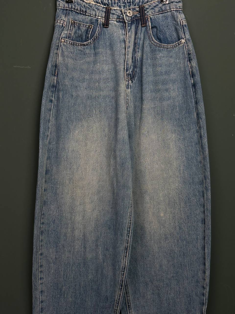Woman Jeans Barrel Style With Pocket Detailing