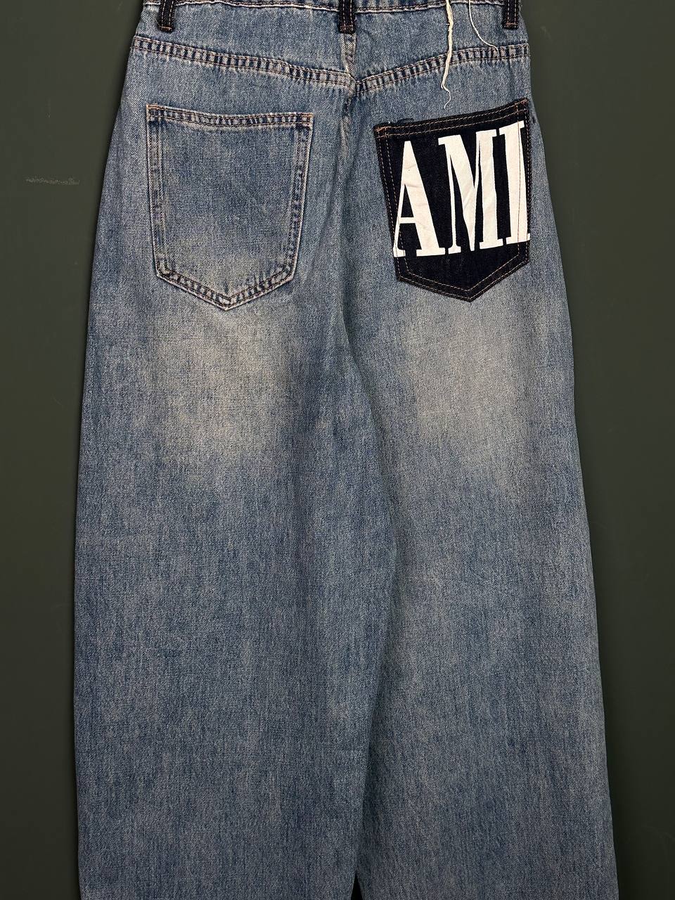 Woman Jeans Barrel Style With Pocket Detailing